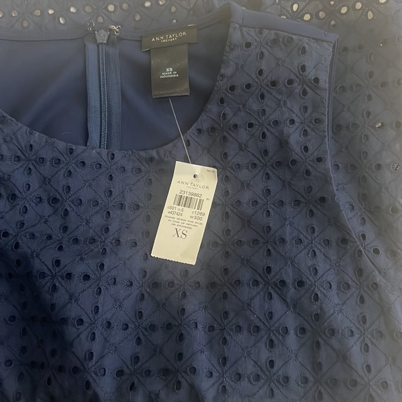 NWT Ann Taylor Eyelet peplum top in navy - Picture 3 of 3
